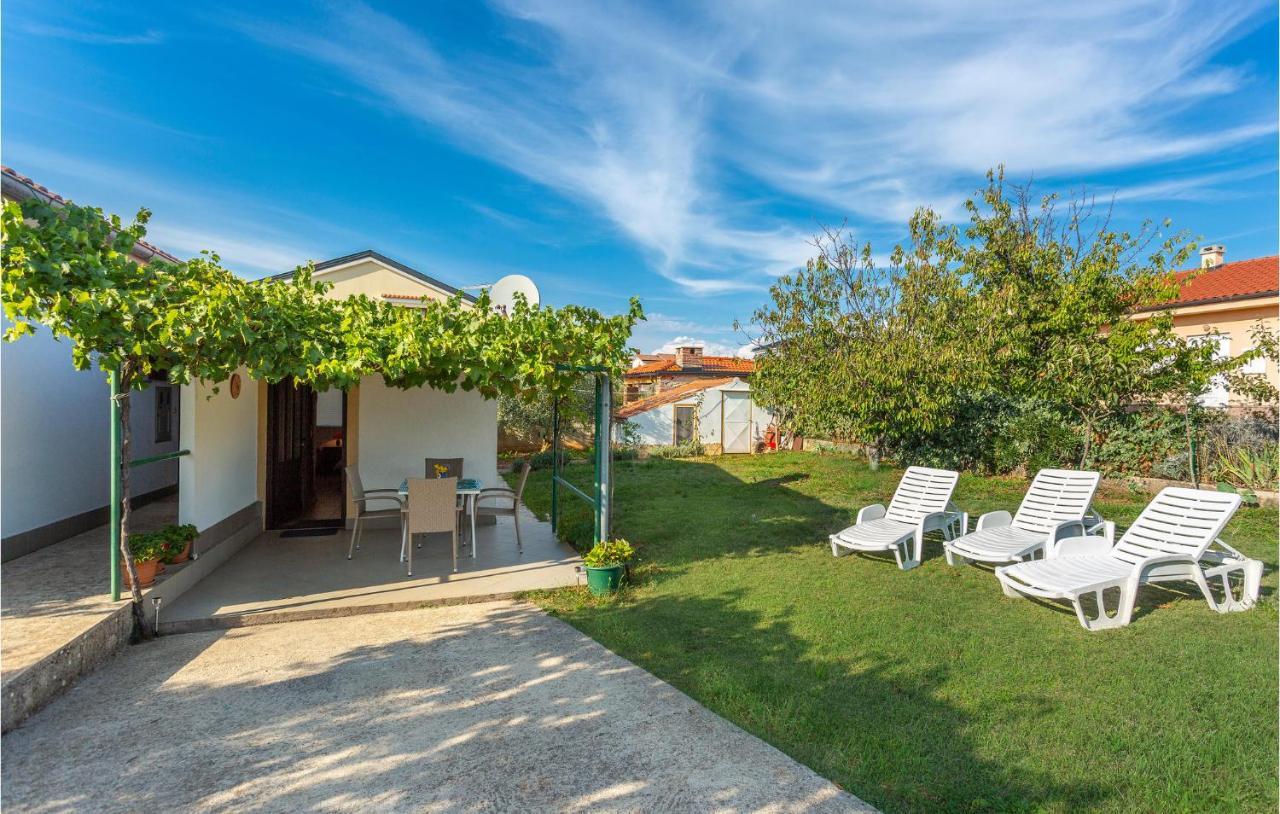 1 Bedroom Beautiful Apartment In Linardici Luaran gambar