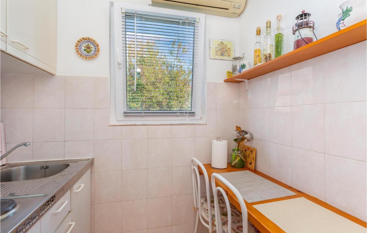 1 Bedroom Beautiful Apartment In Linardici Luaran gambar
