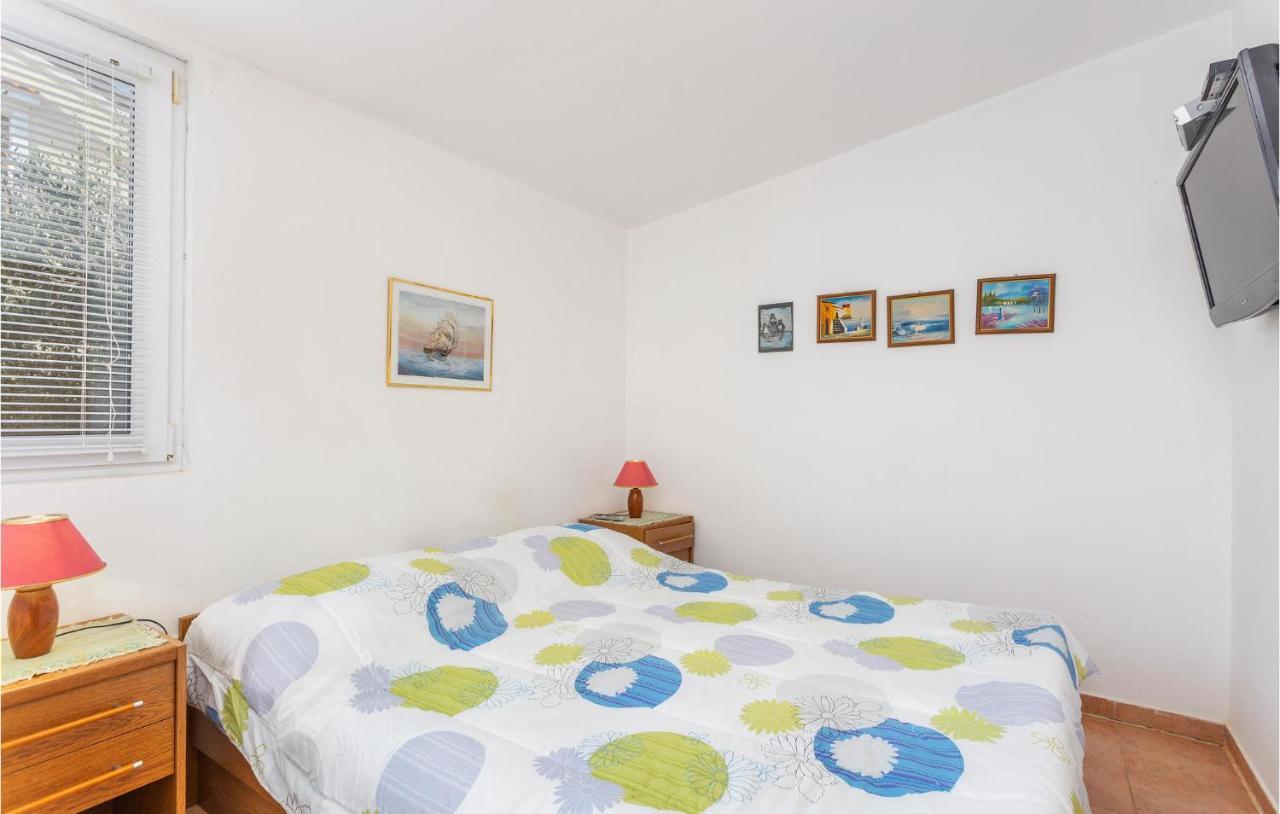 1 Bedroom Beautiful Apartment In Linardici Luaran gambar
