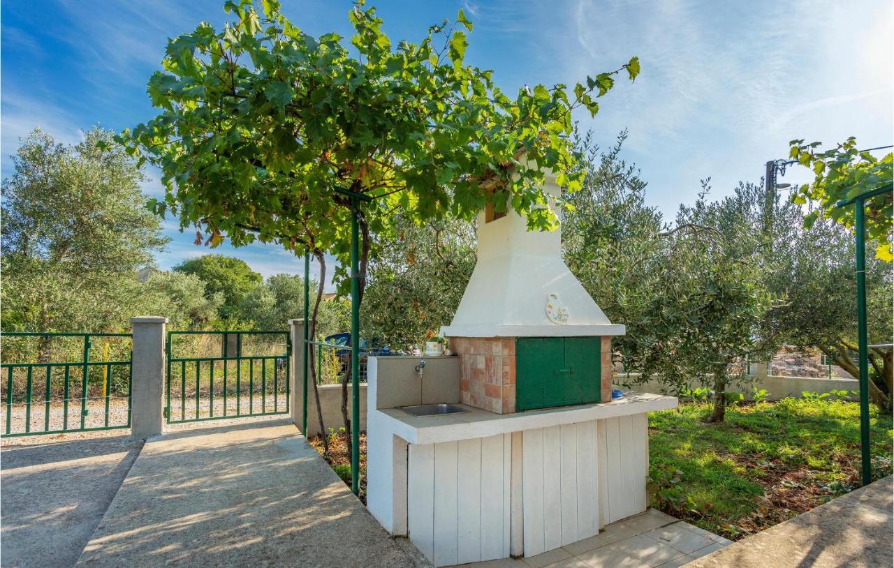 1 Bedroom Beautiful Apartment In Linardici Luaran gambar