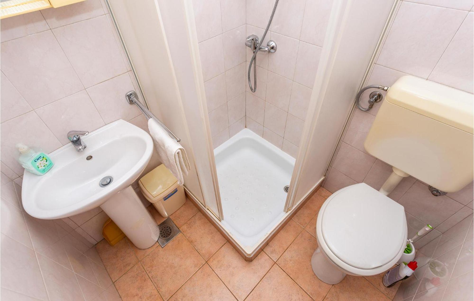 1 Bedroom Beautiful Apartment In Linardici Luaran gambar