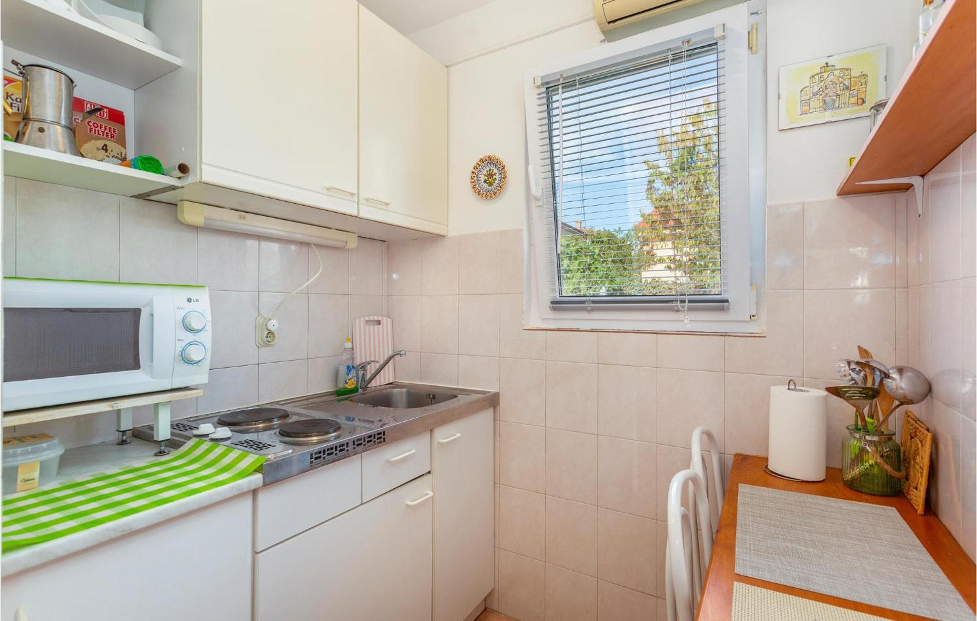 1 Bedroom Beautiful Apartment In Linardici Luaran gambar