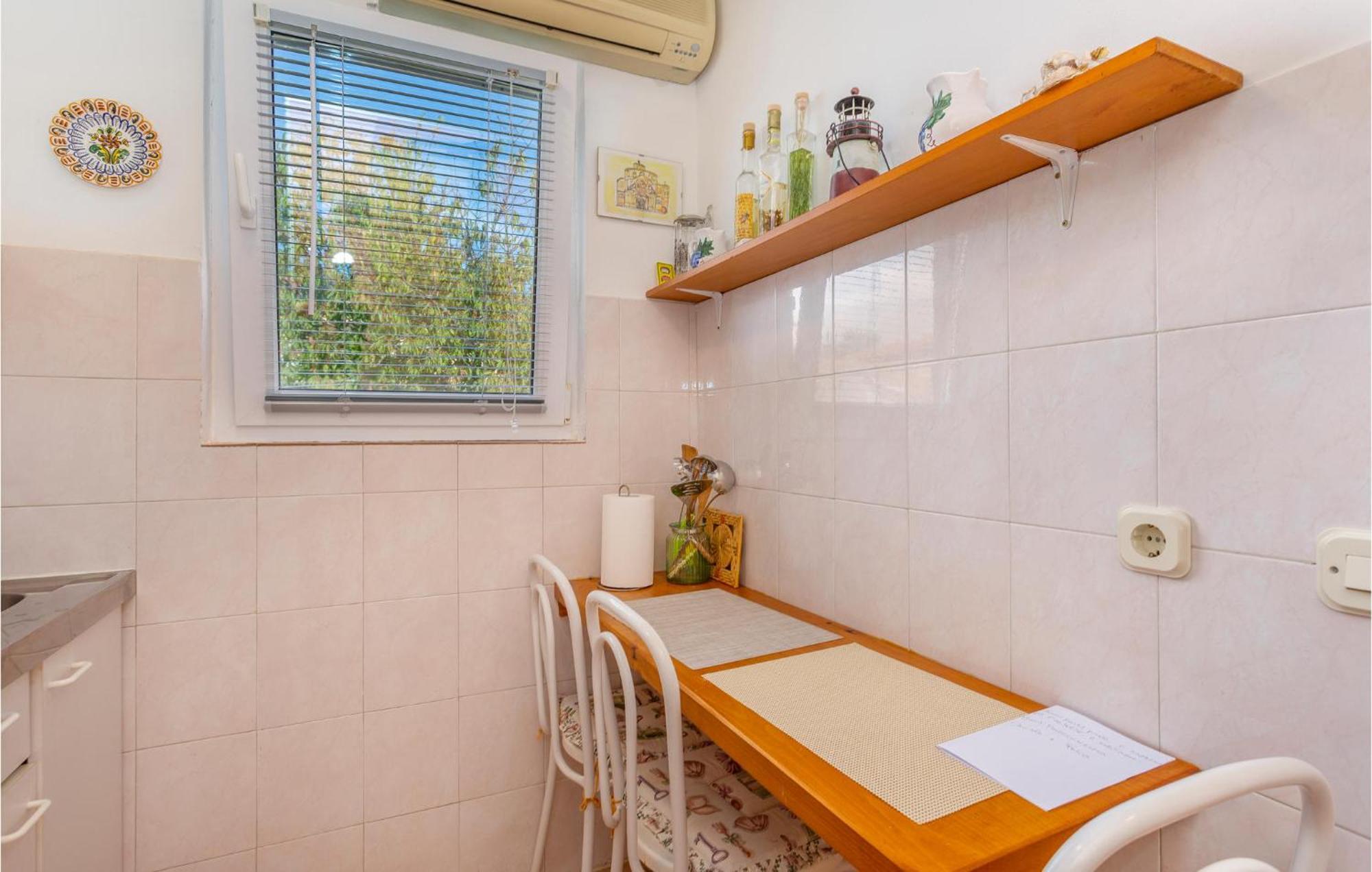 1 Bedroom Beautiful Apartment In Linardici Luaran gambar