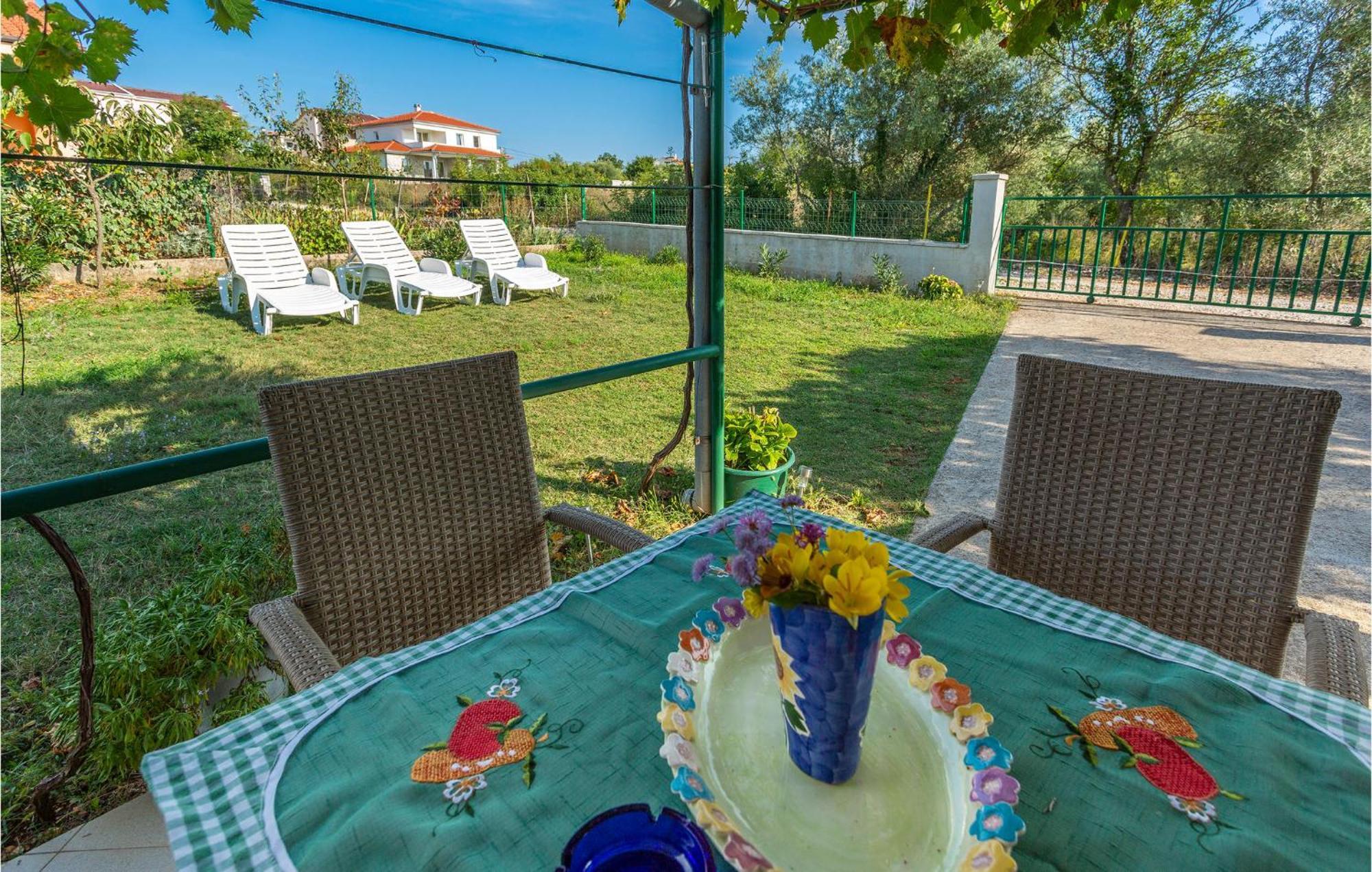1 Bedroom Beautiful Apartment In Linardici Luaran gambar