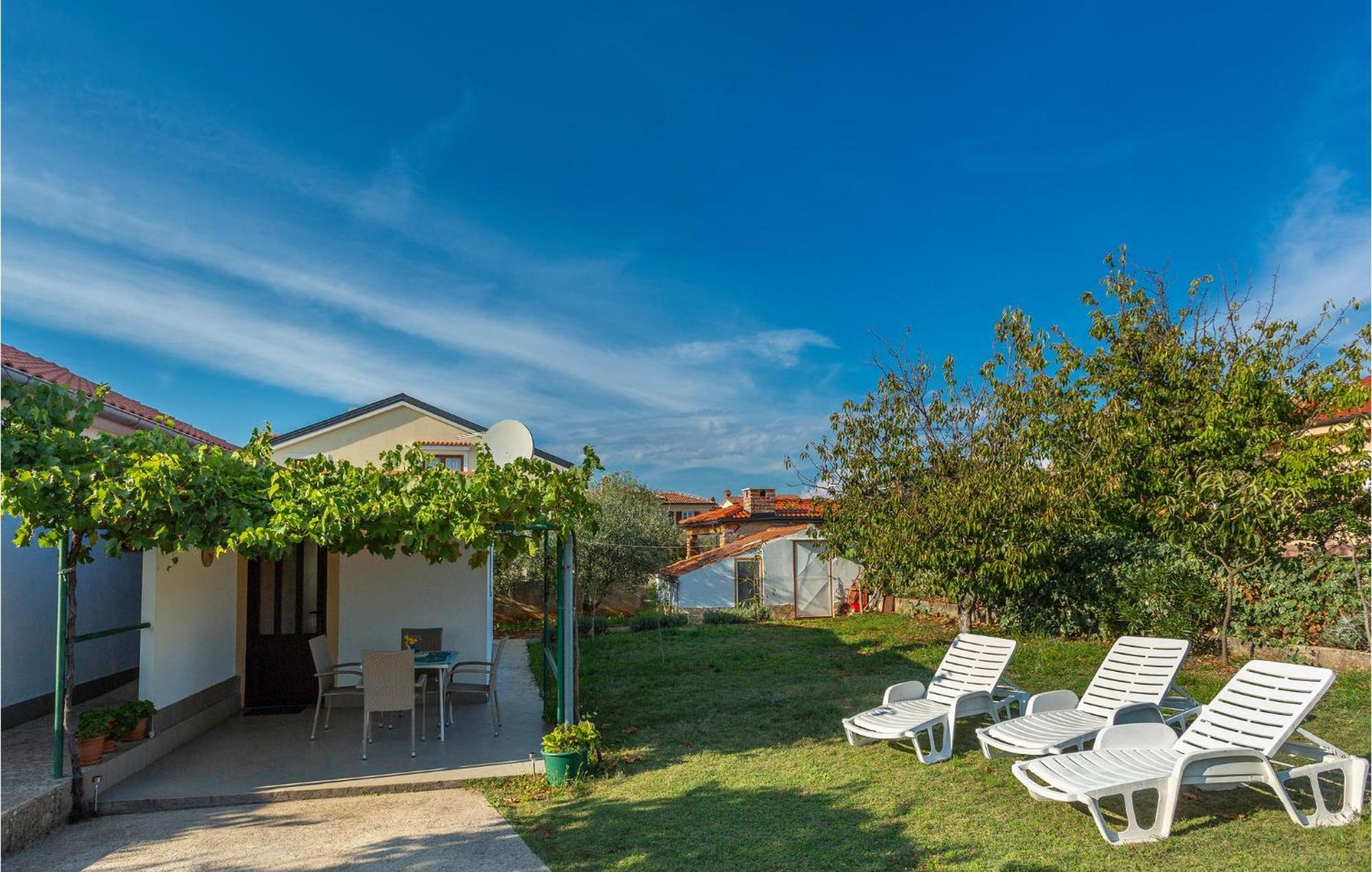 1 Bedroom Beautiful Apartment In Linardici Luaran gambar