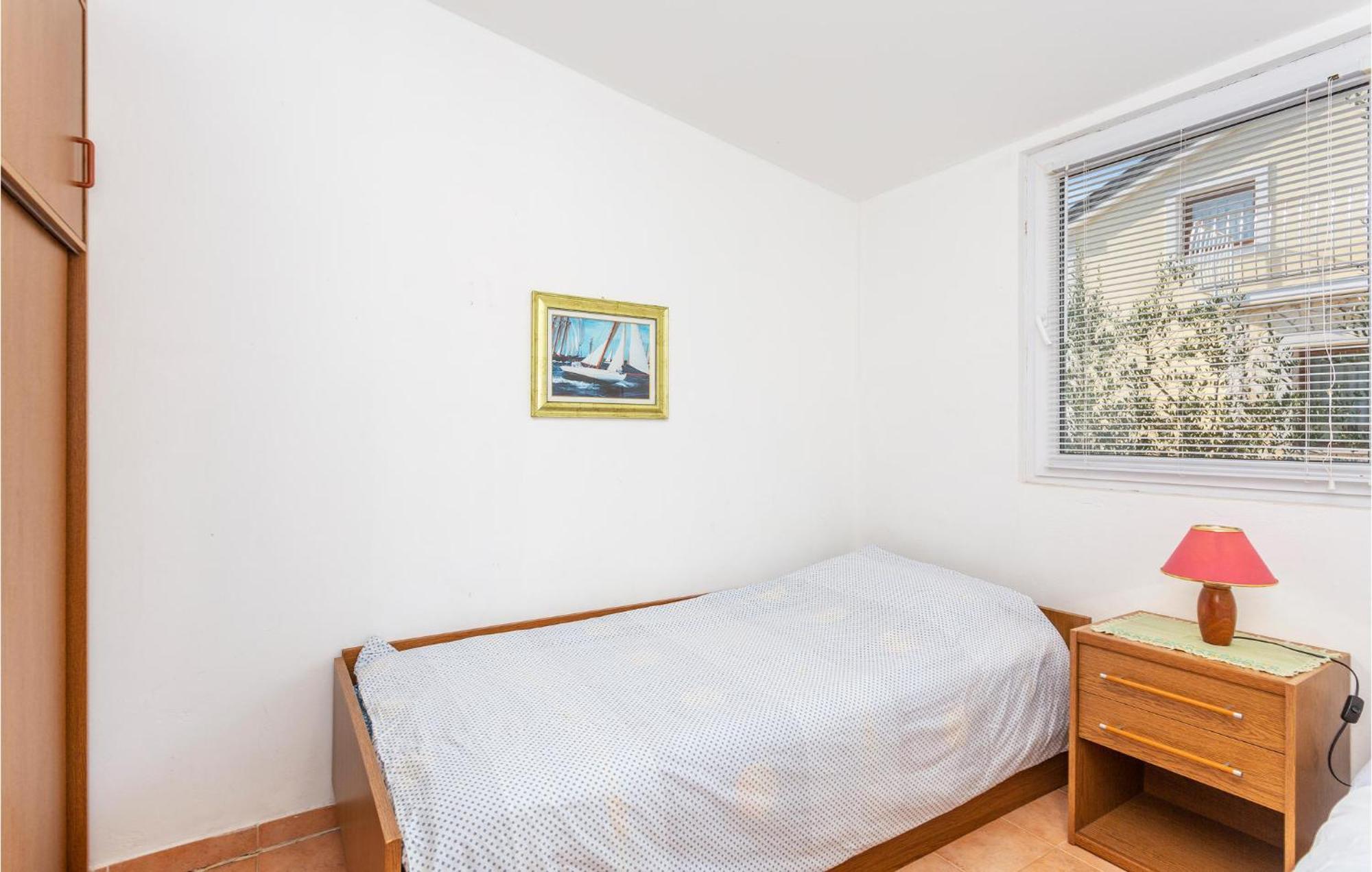 1 Bedroom Beautiful Apartment In Linardici Luaran gambar